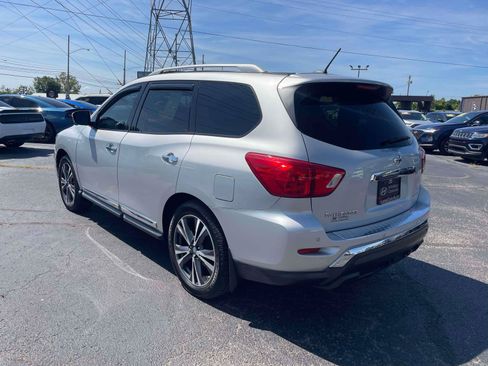 Used 2017 Nissan Pathfinder Platinum w/ Family Entertainment Package AWD/4WD image 5