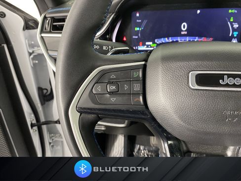 Used 2023 Jeep Grand Cherokee Trailhawk w/ Luxury Tech Group III AWD/4WD image 24