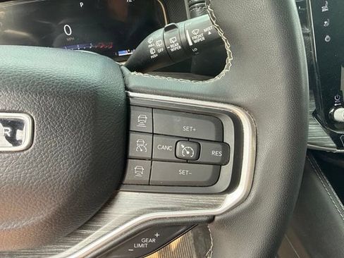 Used 2024 Jeep Wagoneer L Series II w/ Flexible Seating Group AWD/4WD image 18