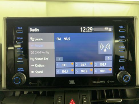 Used 2021 Toyota RAV4 XLE Premium image 23