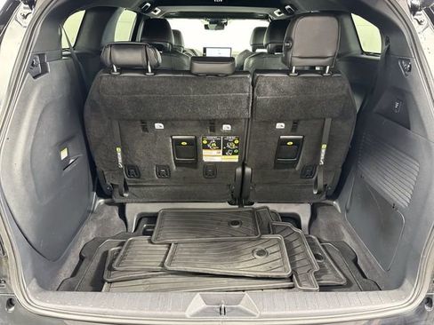 Used 2025 Toyota Sienna Platinum image 35