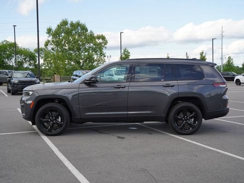 New 2026 Jeep Grand Cherokee L Limited w/ Limited Altitude Package AWD/4WD image 4