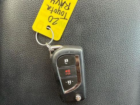 Used 2020 Toyota RAV4 LE FWD image 40