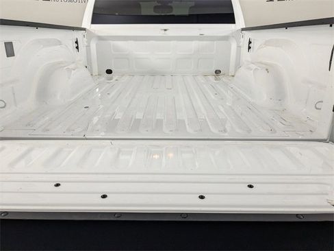 Used 2024 RAM 3500 Tradesman w/ Chrome Appearance Group image 27