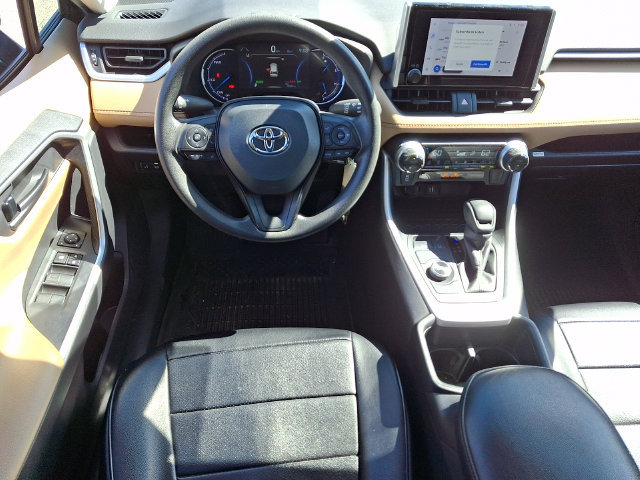 Used 2024 Toyota RAV4 LE AWD/4WD image 12