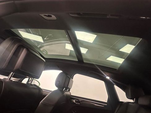 Used 2021 Porsche Macan S w/ Premium Package Plus image 32