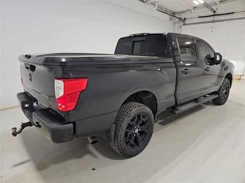 Used 2019 Nissan Titan SV w/ SV Convenience Package AWD/4WD image 6