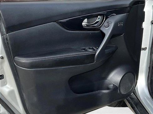Used 2020 Nissan Rogue SL FWD image 17