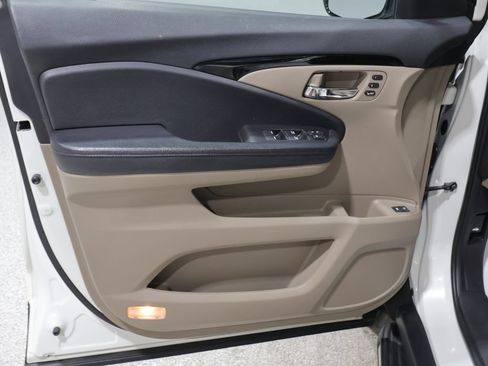 Used 2017 Honda Pilot Touring image 13