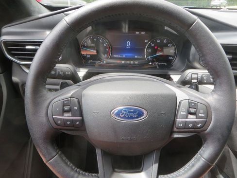 Used 2020 Ford Explorer XLT w/ Equipment Group 202A AWD/4WD image 13
