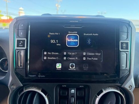Used 2016 Jeep Wrangler Unlimited Sahara w/ Connectivity Group AWD/4WD image 38
