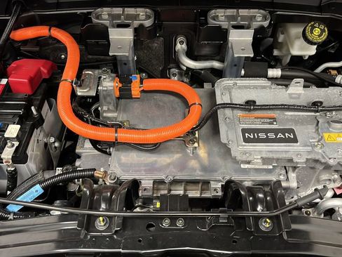 Used 2023 Nissan Ariya AWD/4WD image 27