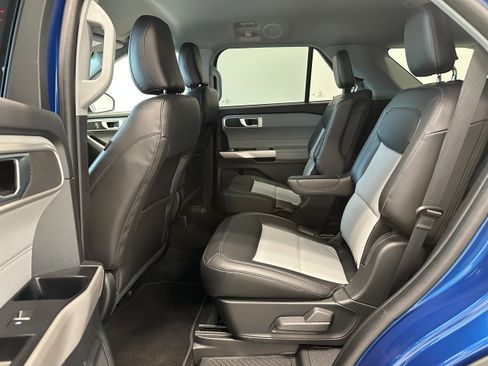 Used 2022 Ford Explorer XLT w/ Equipment Group 202A image 13
