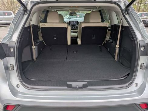 Used 2022 Toyota Highlander XLE image 13
