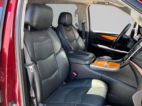 Used 2016 Cadillac Escalade Luxury AWD/4WD image 31