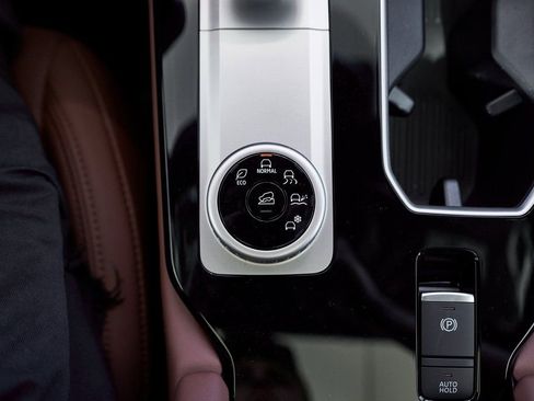 Used 2025 Mitsubishi Outlander SEL image 44