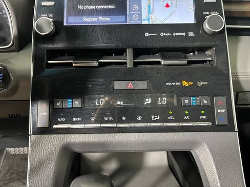 Used 2022 Toyota Avalon Limited w/ Advanced Safety Package FWD image 17