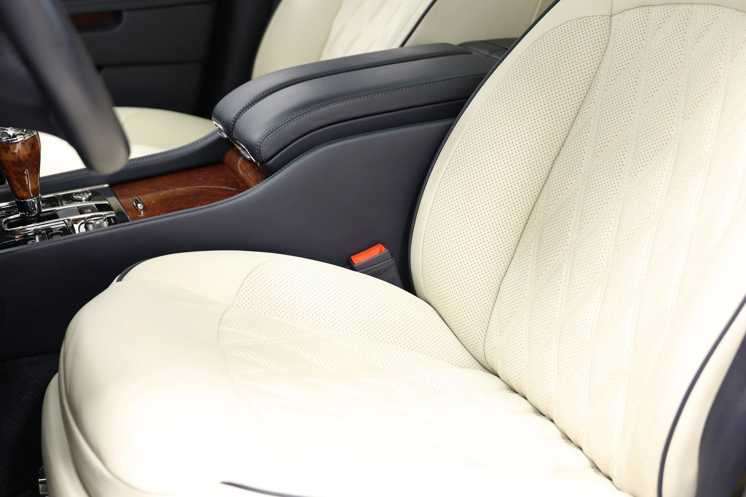 Used 2017 Bentley Mulsanne RWD image 25