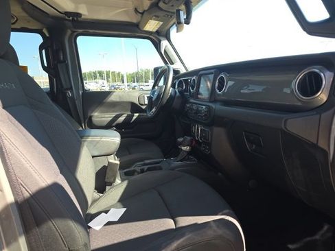 Used 2022 Jeep Wrangler Unlimited Sahara AWD/4WD image 11
