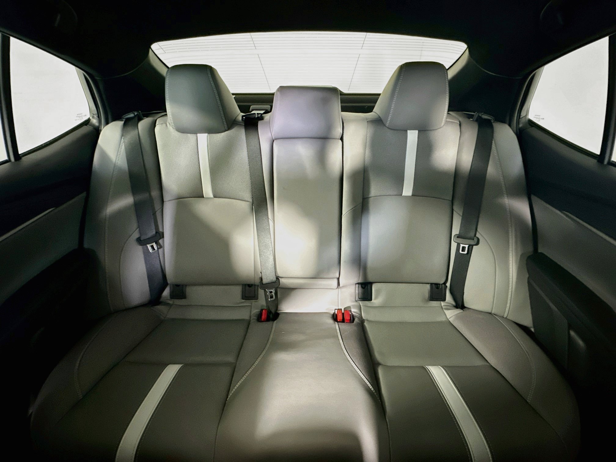 Used 2025 Toyota Camry SE FWD image 30