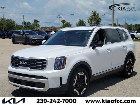 Used 2025 Kia Telluride S FWD image 3