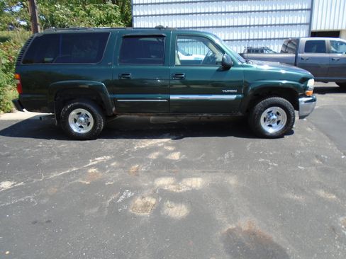 Used 2001 Chevrolet Suburban 2500 LT w/ LT Preferred Equipment Group AWD/4WD image 3
