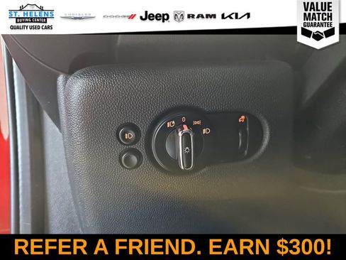 Used 2019 MINI Cooper 4-Door Hardtop w/ Premium Package FWD image 17