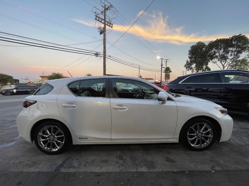 Used 2013 Lexus CT 200h image 4