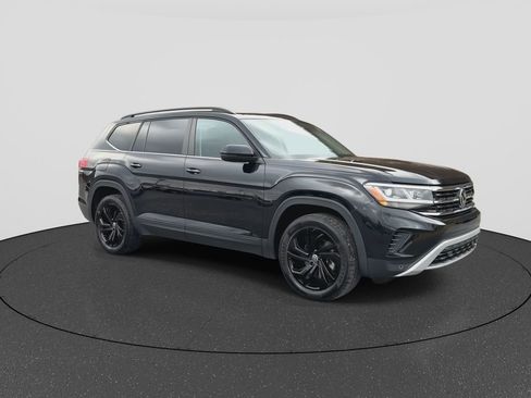 Used 2023 Volkswagen Atlas SE w/ Panoramic Sunroof Package image 2