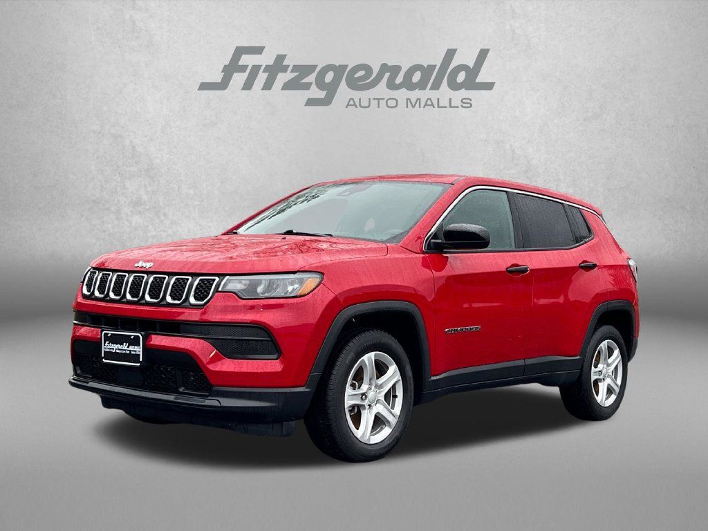 Used 2023 Jeep Compass Sport AWD/4WD image 2