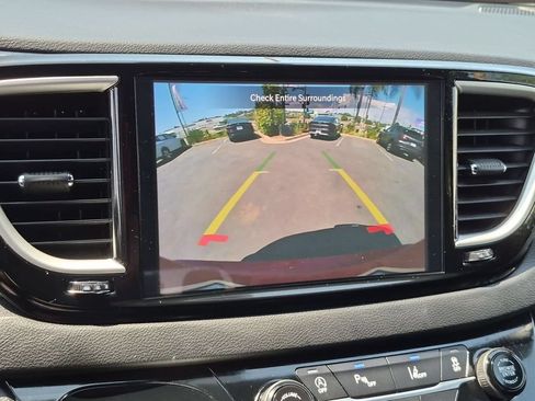 Used 2025 Chrysler Pacifica Select FWD image 18
