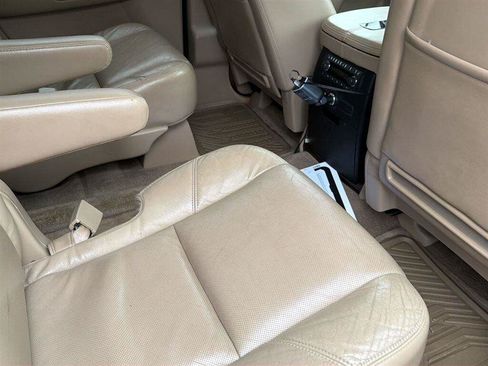 Used 2010 Cadillac Escalade ESV Premium RWD image 38