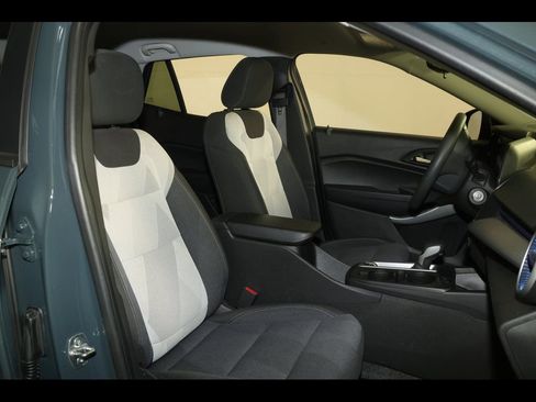 Used 2025 Chevrolet Trax LS w/ LS Convenience Package image 27