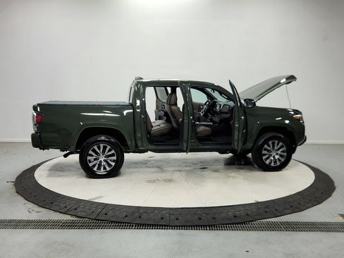 Used 2021 Toyota Tacoma Limited AWD/4WD image 17