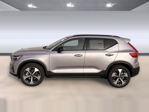 Certified 2026 Volvo XC40 B5 Core w/ Climate Package AWD/4WD image 2