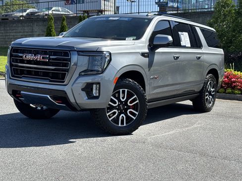 Used 2023 GMC Yukon XL AT4 w/ AT4 Premium Package AWD/4WD image 5