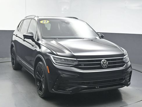 Used 2023 Volkswagen Tiguan SE R-Line FWD image 2
