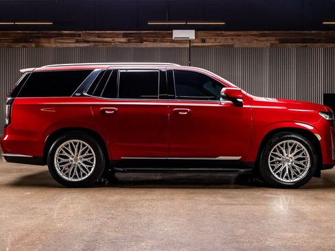 Used 2023 Cadillac Escalade Luxury RWD image 3