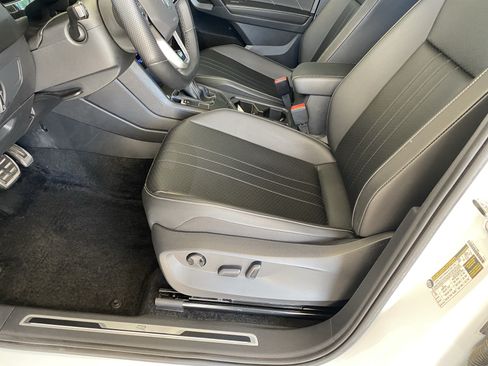 Used 2023 Volkswagen Tiguan SE R-Line FWD image 13