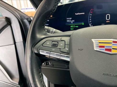 Used 2025 Cadillac XT4 Premium Luxury FWD image 8