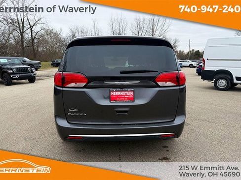 Used 2017 Chrysler Pacifica Touring Plus w/ Security Group image 22