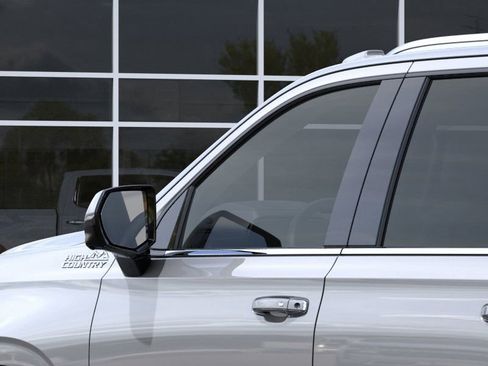 New 2026 Chevrolet Suburban High Country image 38