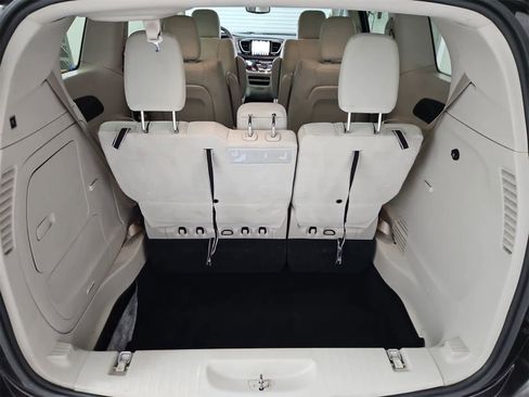 Used 2018 Chrysler Pacifica Touring Plus image 34