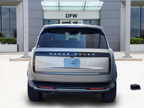 Used 2024 Land Rover Range Rover Long Wheelbase SE image 6