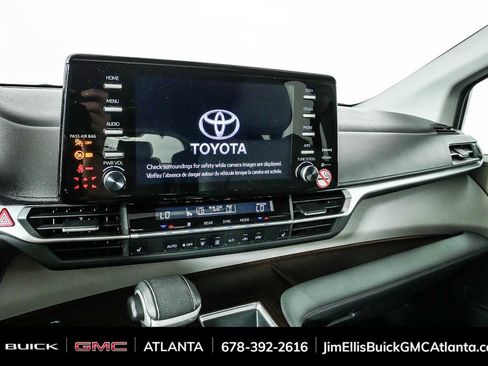 Used 2024 Toyota Sienna XLE FWD image 12