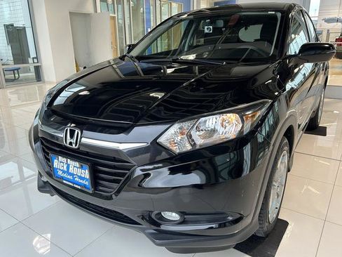 Used 2017 Honda HR-V EX image 2
