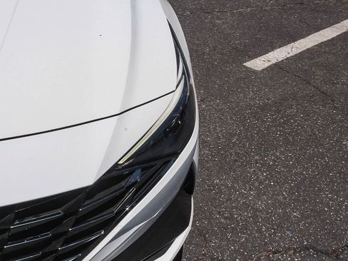 Certified 2023 Hyundai Elantra Limited FWD image 13