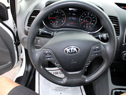 Used 2017 Kia Forte LX image 22