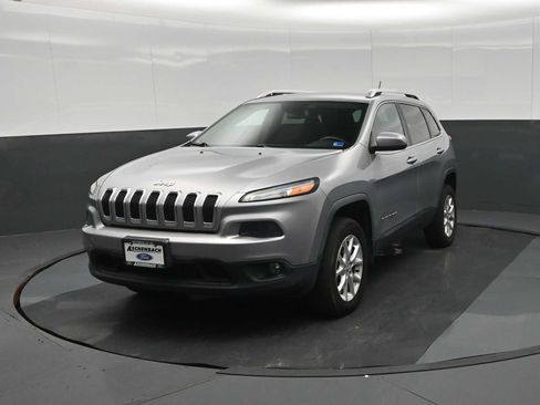 Used 2014 Jeep Cherokee Latitude AWD/4WD image 5