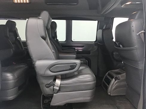 Used 2020 GMC Savana 2500 Extended w/ Enhanced Convenience Package image 44